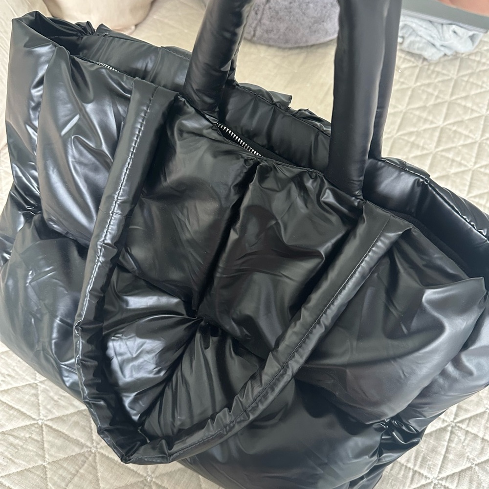 Black Puffer Tote 🖤 - Picture 3 of 4